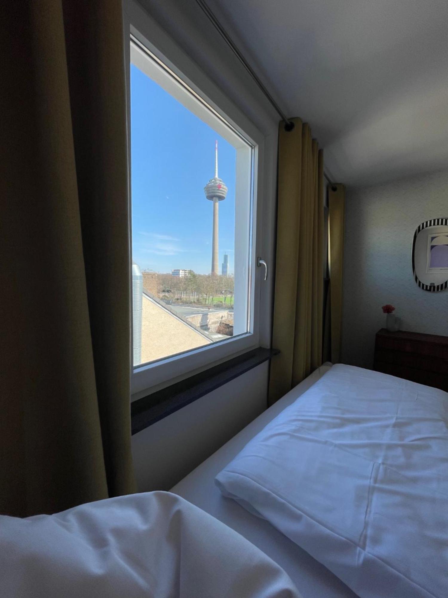Weltempfaenger Backpacker Hostel Keulen Buitenkant foto