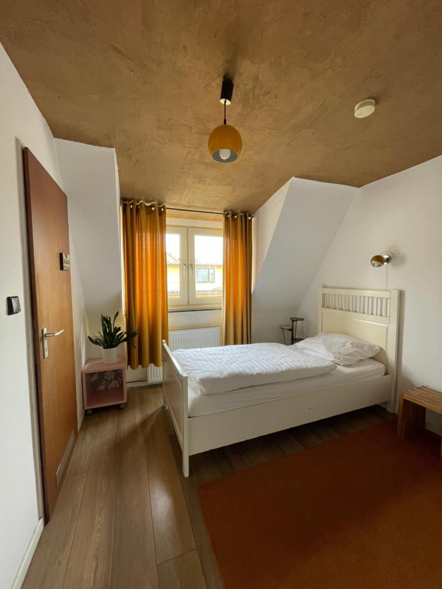 Weltempfaenger Backpacker Hostel Keulen Buitenkant foto
