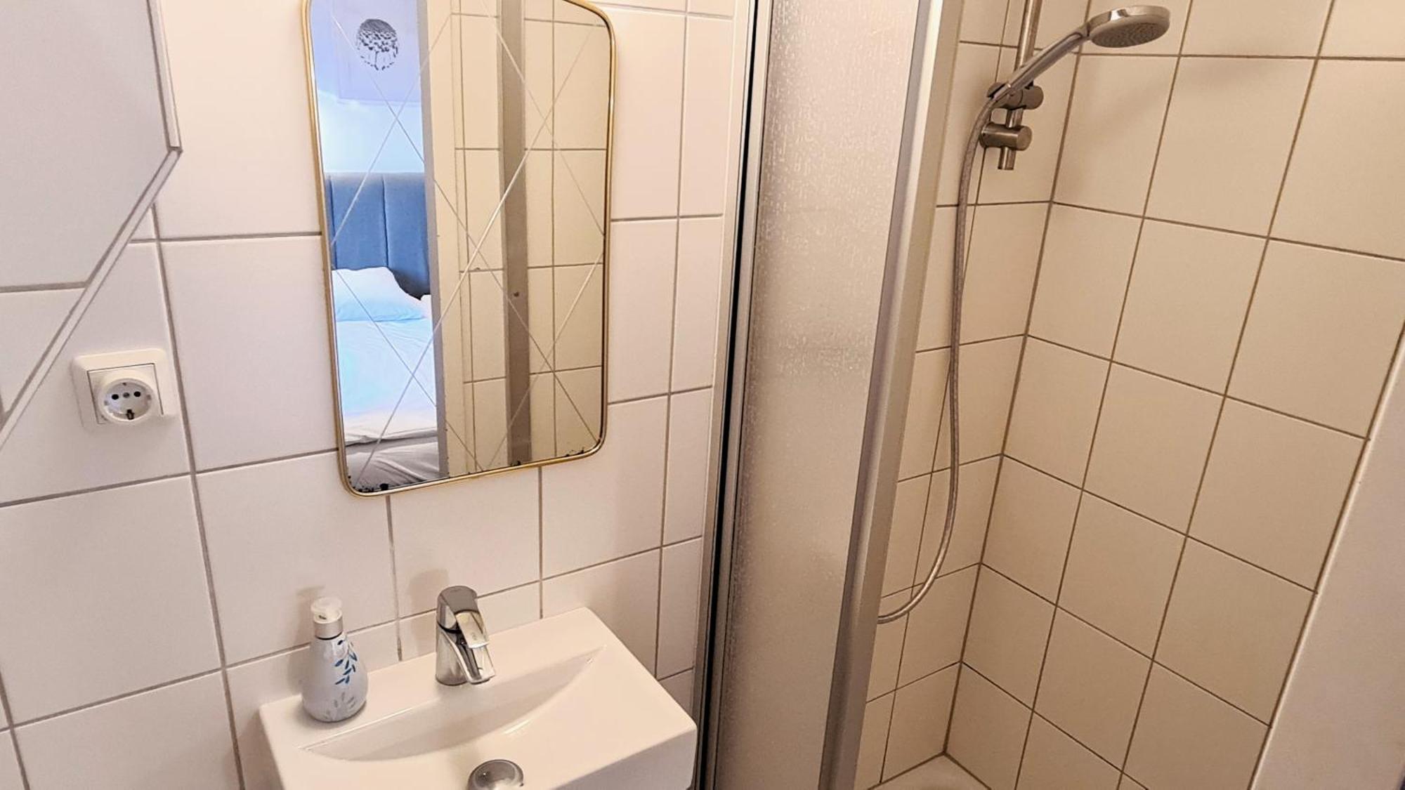 Weltempfaenger Backpacker Hostel Keulen Buitenkant foto