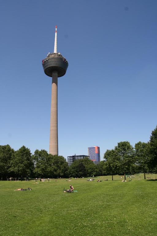 Weltempfaenger Backpacker Hostel Keulen Buitenkant foto